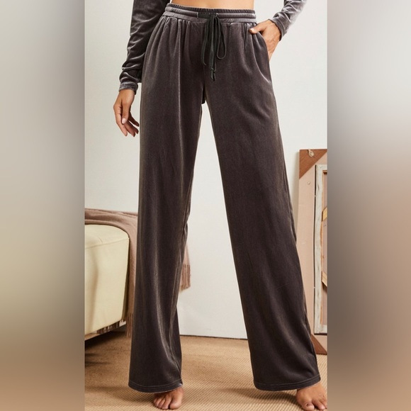 Suzanne Betro, gray velour, midrise, straight leg pull-on pants - Picture 3 of 4